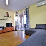 Luka Toni Apartman Krvavica