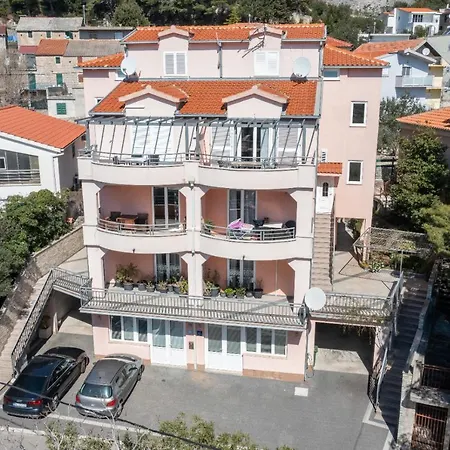 Luka Toni Apartman *